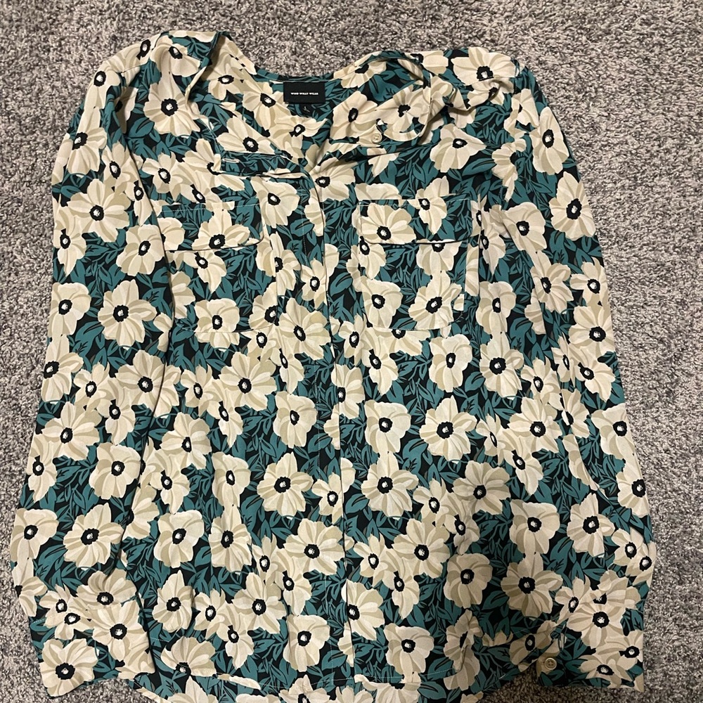 Blouse with green background and white flowers